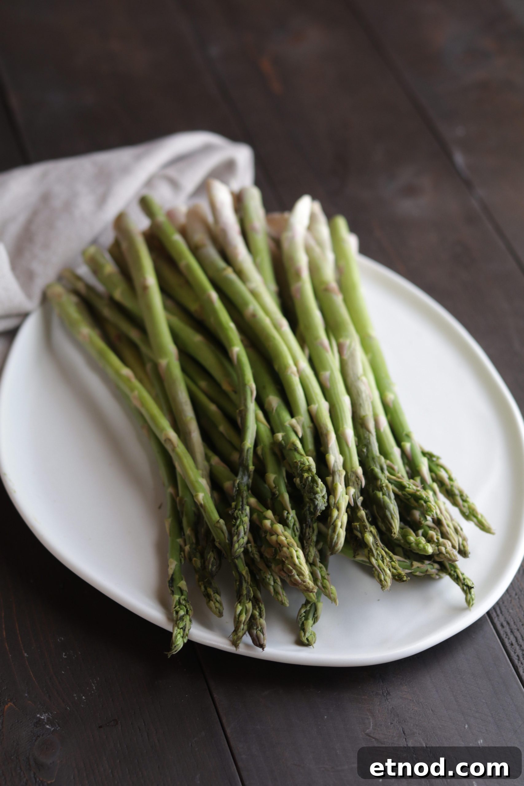 Tasty Food Photography Workshop at Pinch of Yum — Learn Pro Techniques 5 a white plate with asparagus on it