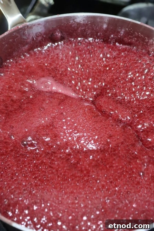 Homemade Pomegranate Jelly Recipe: Bright Flavor in Jars 6 Cooking pomegranate jelly in a saucepan