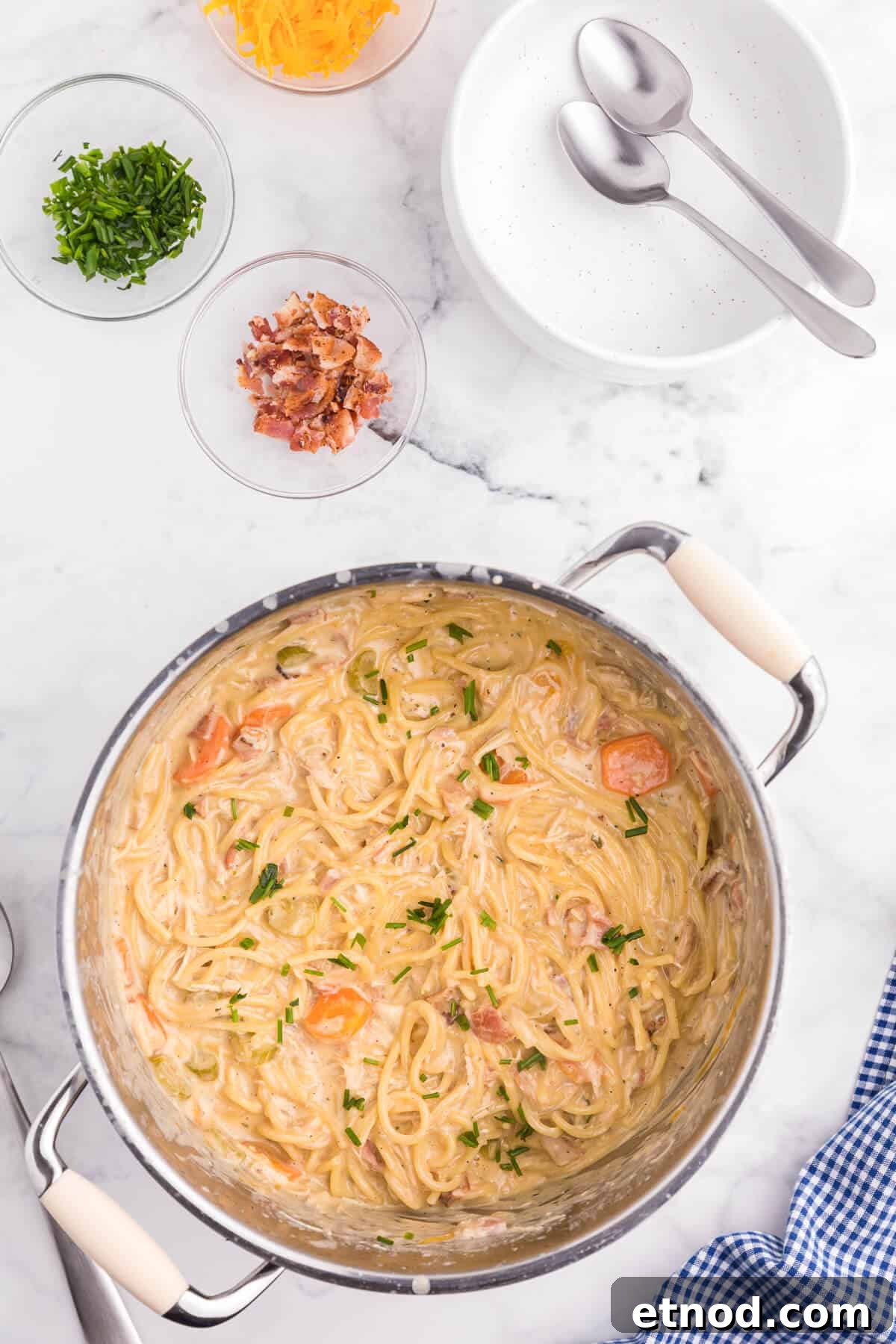 Crack Chicken Spaghetti Recipe - One bite and you'll be hooked! This easy and delicious dinner recipe is creamy, cheesy and addictive. It's loaded with chicken, bacon, veggies and spaghetti noodles in a flavorful cream cheese based sauce.