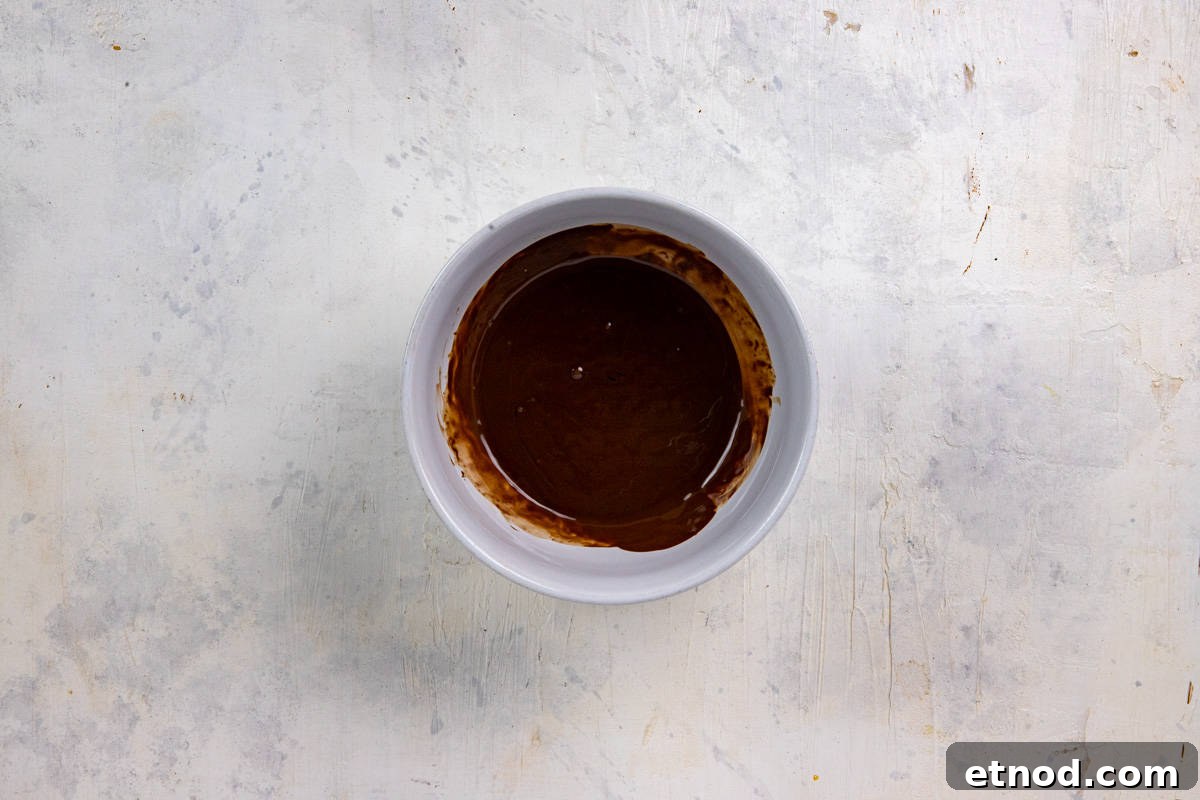 Bowl of melted chocolate.