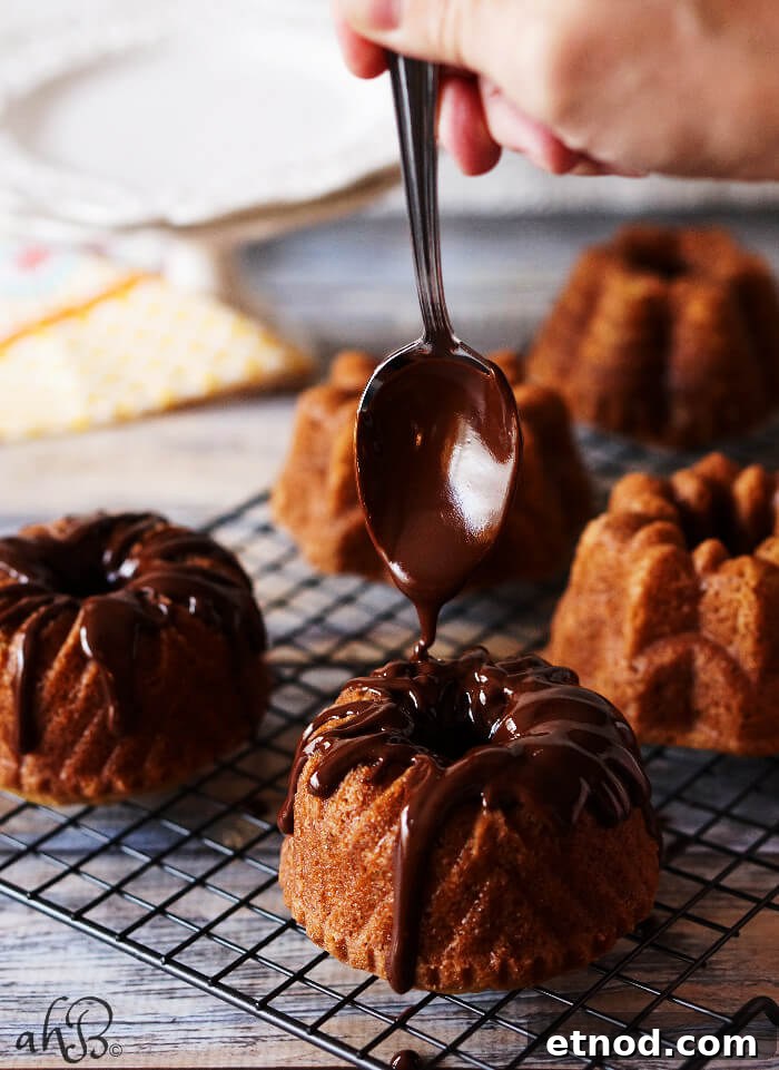 Mini Banana Bundt Cake Recipe: Moist Individual Banana Cakes 4 Mini Banana Bundt Cakes