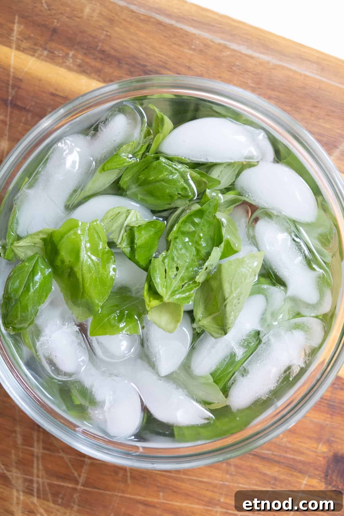 Basil in an ice bath to prevent browning