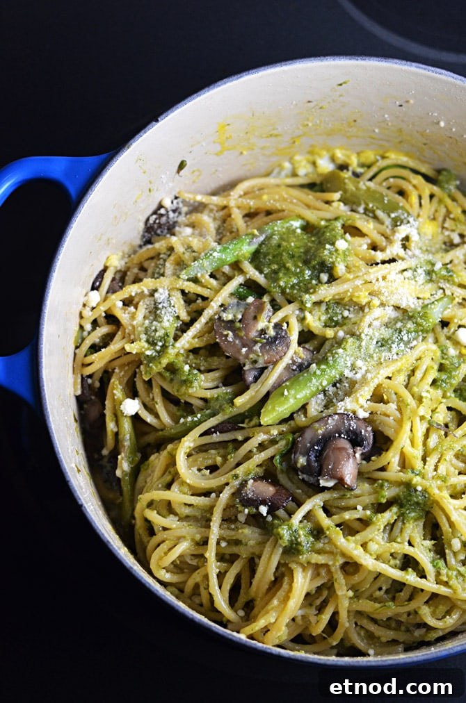 One-Pot Pesto Carbonara Recipe for Quick Weeknight Meals 6 One Pot Pesto Carbonara. This one pot pasta recipe incorporates asparagus, mushrooms, eggs, bacon, and pesto! Perfect for spring! | hostthetoast.com