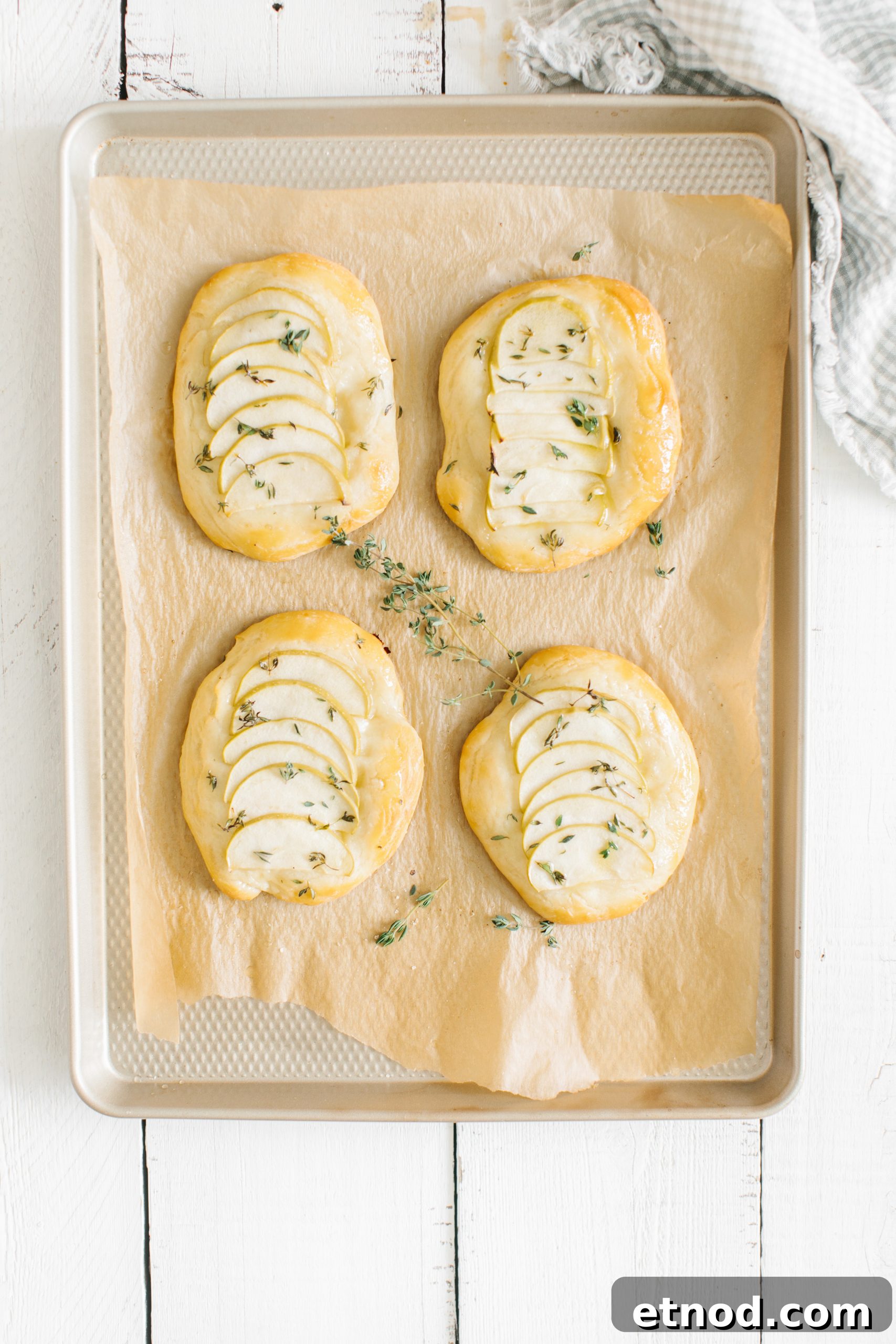 Apple and Thyme Focaccia: Rustic Savory-Sweet Flatbread Recipe 5 Apple Thyme Foccacia