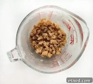 Crunchy Banana Nut Loaf Recipe for Home Bakers 3 pecan streusel