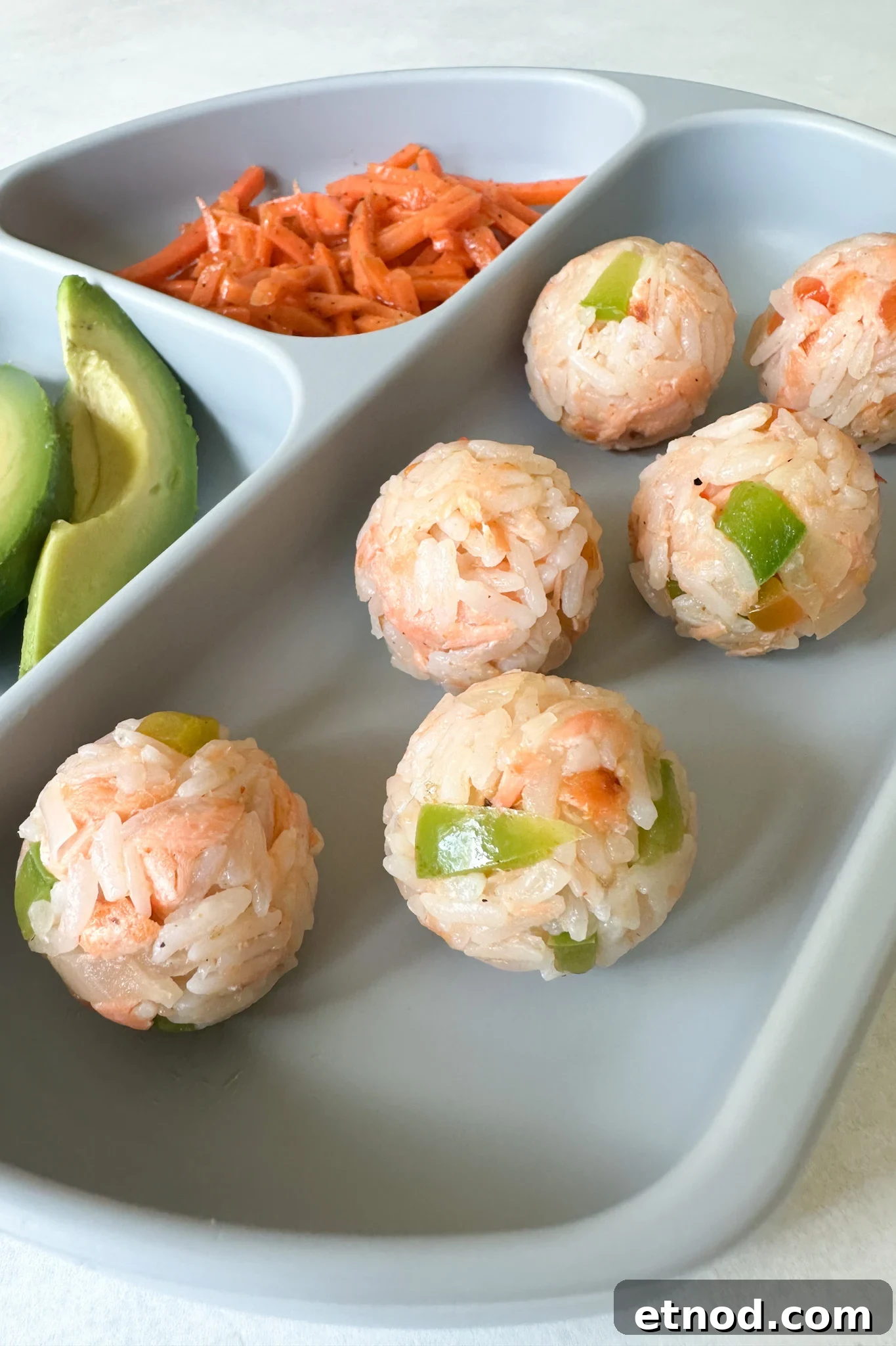 Flaky Salmon Rice Balls: Simple Recipe for Perfect Onigiri 8 Salmon rice balls served with avocado and carrots.