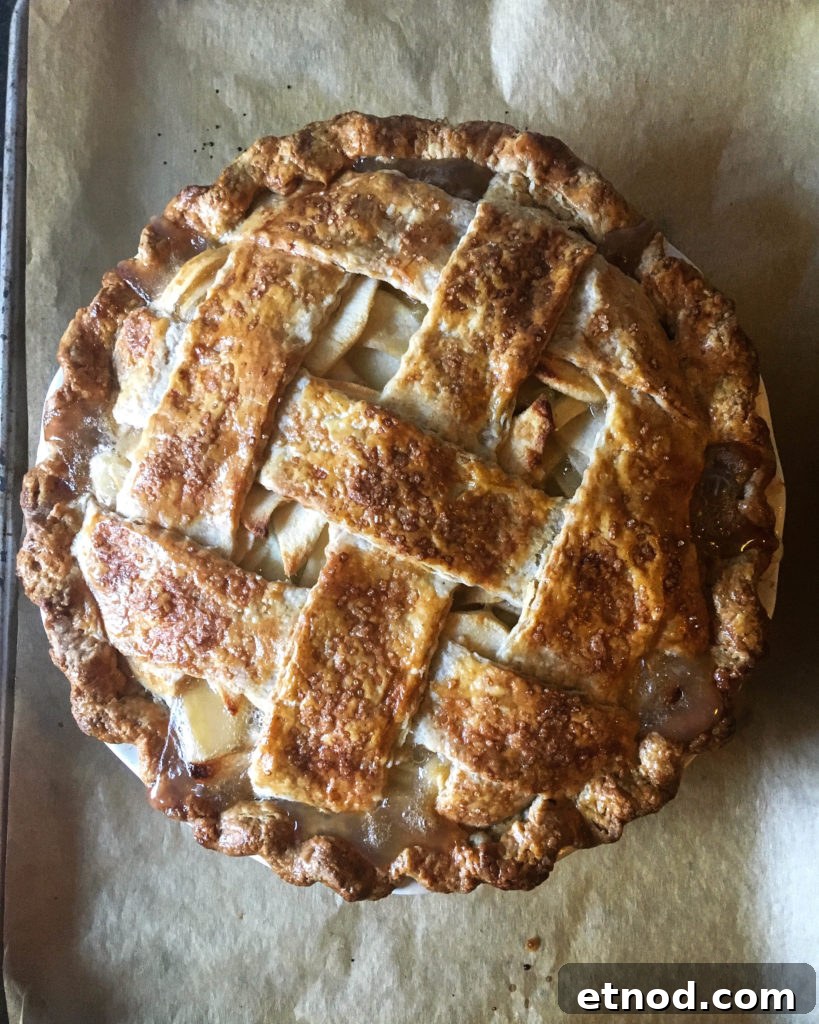 Whiskey-Ginger Apple Pie
