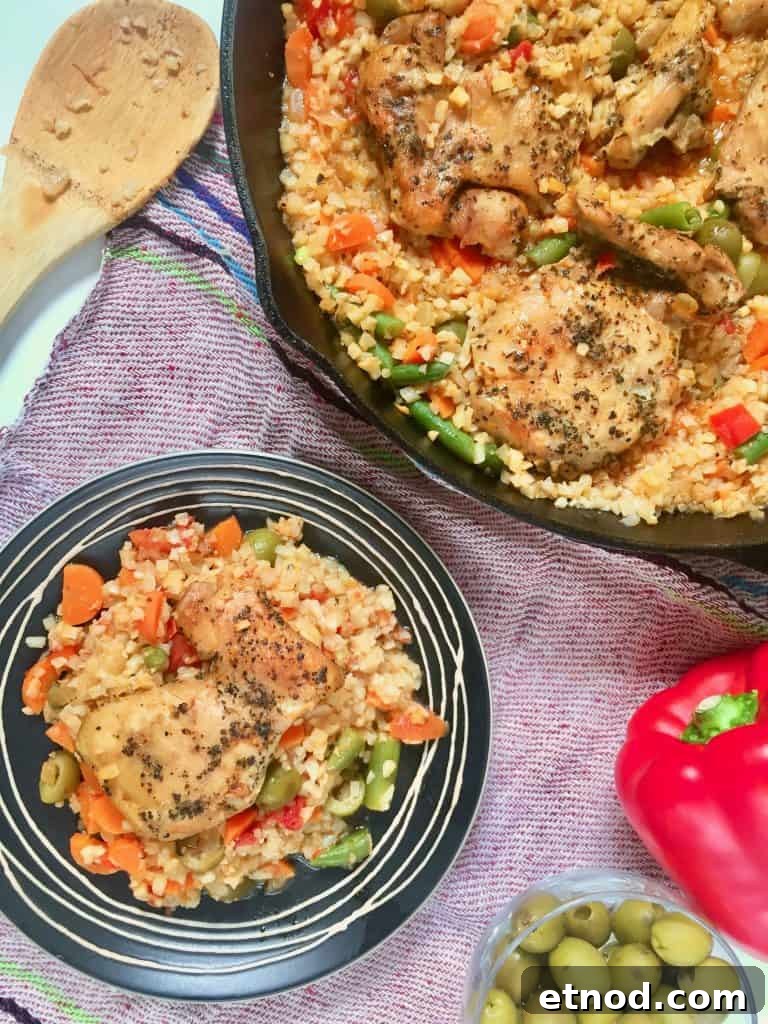 Mexican Cauliflower Arroz con Pollo Recipe: Low-Carb Chicken & Rice Alternative 2 Mexican Cauliflower Arroz Con Pollo #arrozconpollo #cauliflowerarrozconpollo #whole30recipes