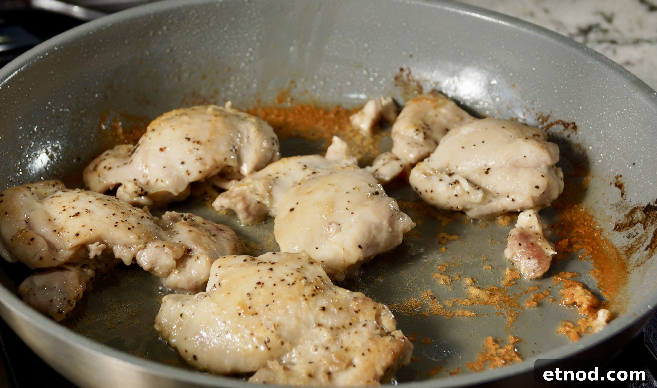 Mexican Cauliflower Arroz con Pollo Recipe: Low-Carb Chicken & Rice Alternative 3 Chicken thighs for Mexican cauliflower arroz con pollo