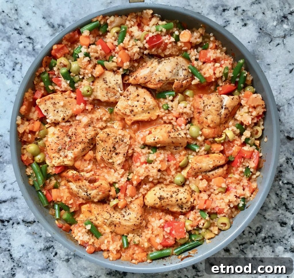 Mexican Cauliflower Arroz con Pollo Recipe: Low-Carb Chicken & Rice Alternative 9 Mexican Cauliflower Arroz Con Pollo #arrozconpollo #cauliflowerarrozconpollo #whole30recipes
